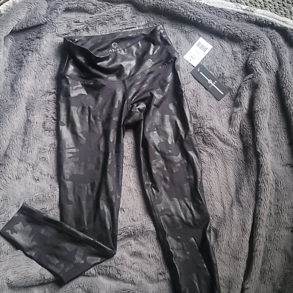 AR 33 camo print mid rise leggings
